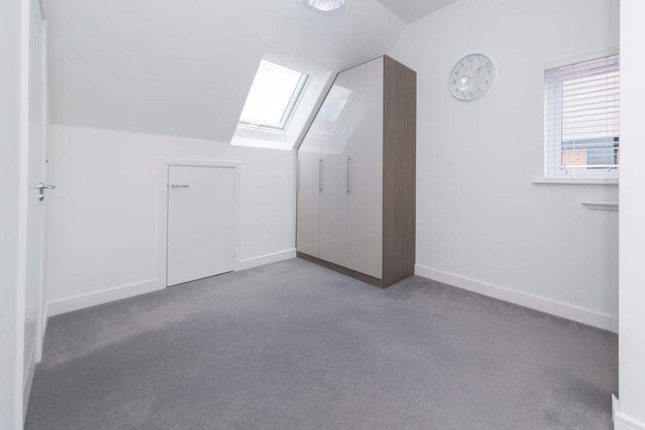 Greenfield Modern 3Br Home - Southcote Lane , Ридинг Экстерьер фото